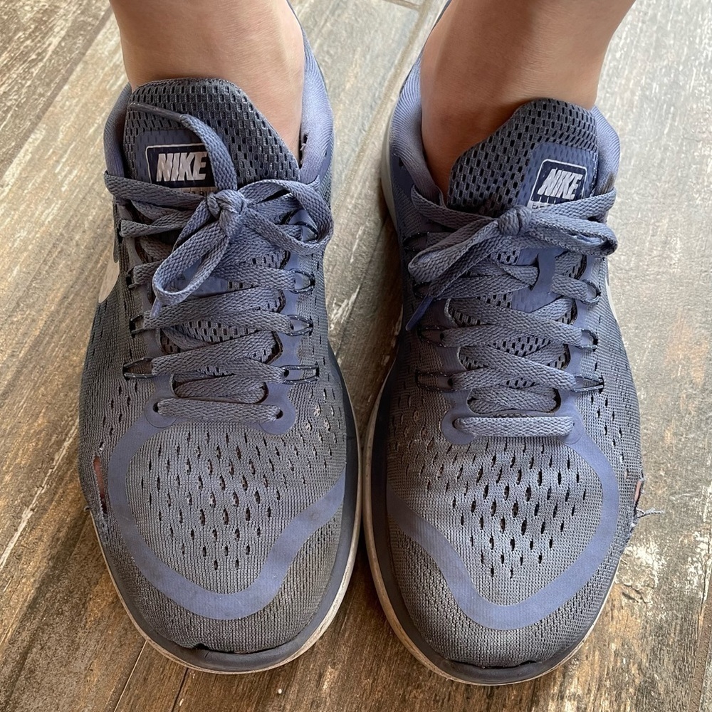 Preloved Nike Flex 2017 Run sneakers women’s size 9.5